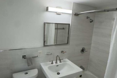 Снять в аренду квартиру в Корал-Гейблс, Флорида 3 комнаты, 55.74м2, № 2242325 - фото 7