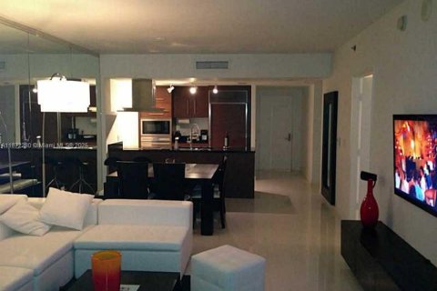 Condominio en alquiler en Miami, Florida, 1 dormitorio, 96.15 m2 № 1920471 - foto 4