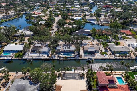 House in Siesta Key, Florida 3 bedrooms, 267.74 sq.m. № 1562531 - photo 10