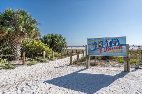 House in Siesta Key, Florida 3 bedrooms, 267.74 sq.m. № 1562531 - photo 14