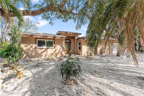 House in Siesta Key, Florida 3 bedrooms, 267.74 sq.m. № 1562531 - photo 12