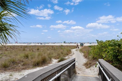 House in Siesta Key, Florida 3 bedrooms, 267.74 sq.m. № 1562531 - photo 19