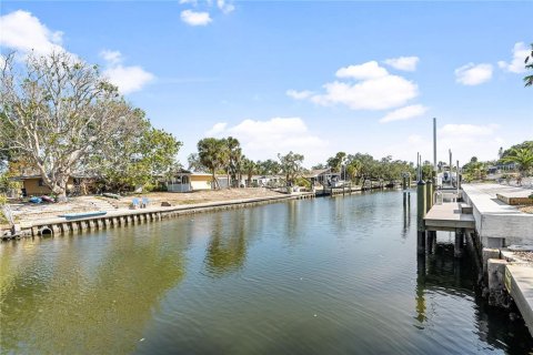 House in Siesta Key, Florida 3 bedrooms, 267.74 sq.m. № 1562531 - photo 3
