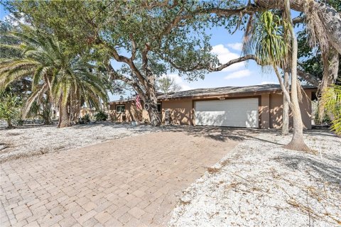 House in Siesta Key, Florida 3 bedrooms, 267.74 sq.m. № 1562531 - photo 2