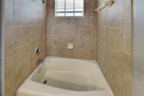 Villa ou maison à louer à Bradenton, Floride: 4 chambres, 297.47 m2 № 1850122 - photo 19