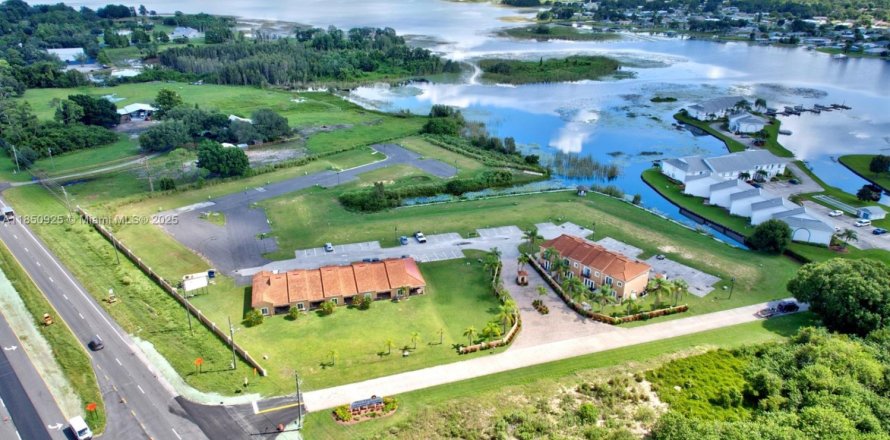 Propiedad comercial en Lake Placid, Florida 143.07 m2 № 1961873