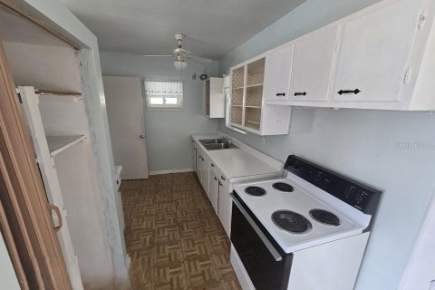 Villa ou maison à vendre à Port Charlotte, Floride: 2 chambres, 75.44 m2 № 2208357 - photo 6