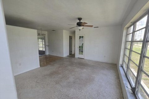 Villa ou maison à vendre à Port Charlotte, Floride: 2 chambres, 75.44 m2 № 2208357 - photo 4