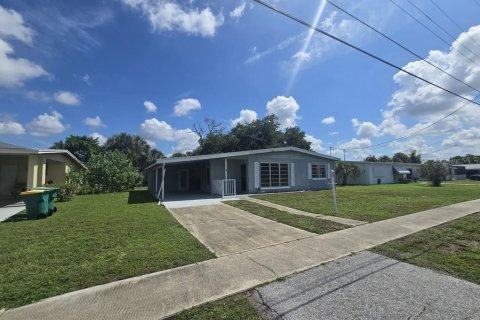 Villa ou maison à vendre à Port Charlotte, Floride: 2 chambres, 75.44 m2 № 2208357 - photo 3