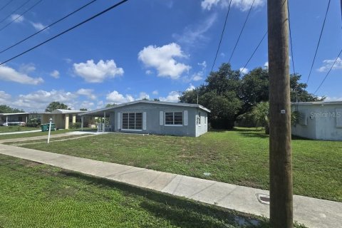 Villa ou maison à vendre à Port Charlotte, Floride: 2 chambres, 75.44 m2 № 2208357 - photo 2