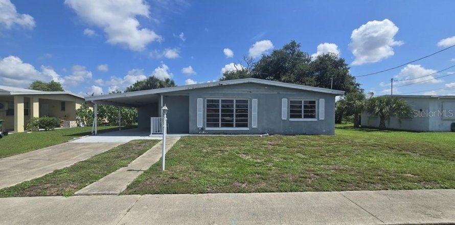 Villa ou maison à Port Charlotte, Floride 2 chambres, 75.44 m2 № 2208357