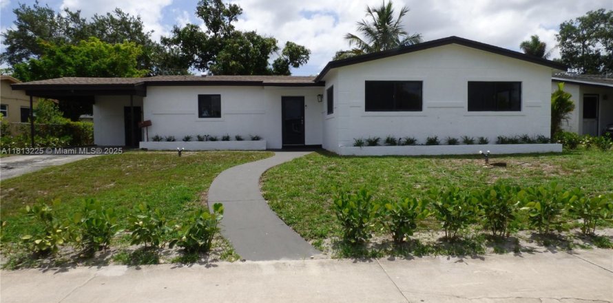 House in Miami Gardens, Florida 4 bedrooms, 145.02 sq.m. № 1760892
