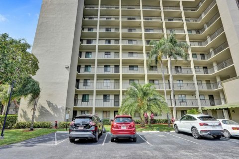 Condo in Pompano Beach, Florida, 2 bedrooms  № 1117754 - photo 1