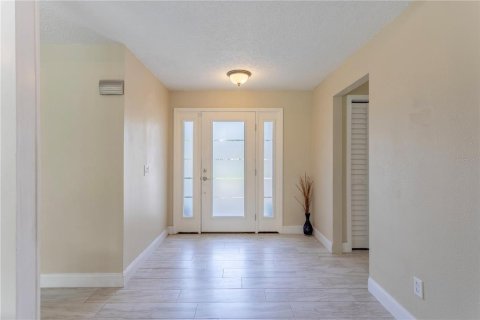 House in Belle Isle, Florida 4 bedrooms, 221.76 sq.m. № 1816850 - photo 5