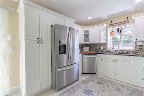 House in Belle Isle, Florida 4 bedrooms, 221.76 sq.m. № 1816850 - photo 9