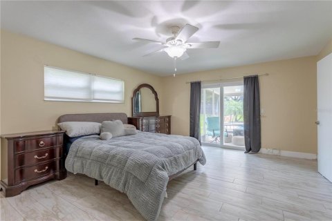House in Belle Isle, Florida 4 bedrooms, 221.76 sq.m. № 1816850 - photo 15