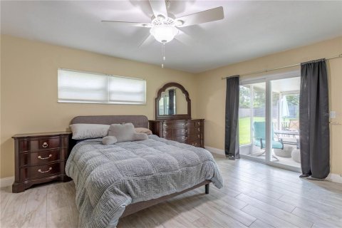 House in Belle Isle, Florida 4 bedrooms, 221.76 sq.m. № 1816850 - photo 16