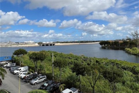 Снять в аренду кондоминиум в Майами, Флорида 1 спальня, 63.64м2, № 1989354 - фото 8