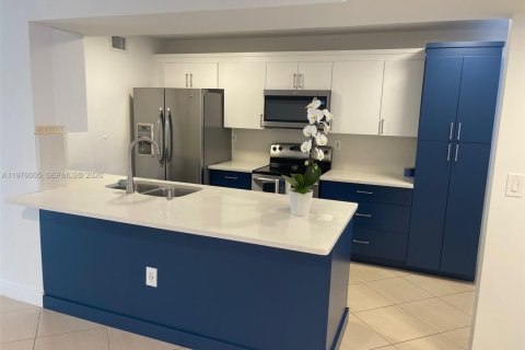 Condo in Doral, Florida, 2 bedrooms  № 2040539