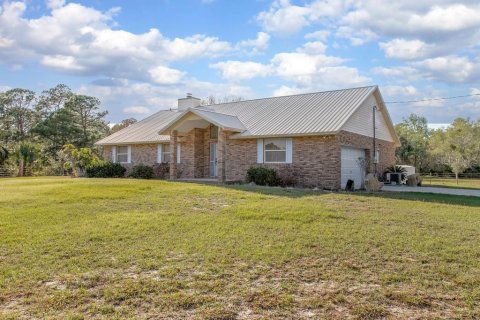 House in Osteen, Florida 3 bedrooms, 172.52 sq.m. № 1572429 - photo 1