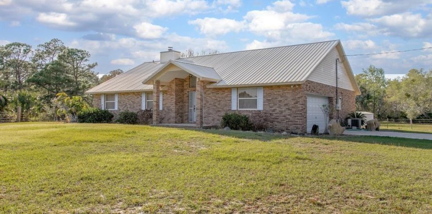 House in Osteen, Florida 3 bedrooms, 172.52 sq.m. № 1572429