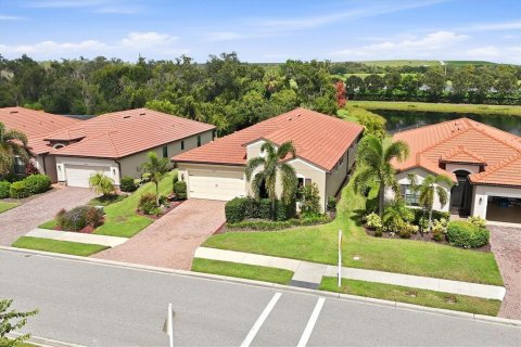 House in Bradenton, Florida 3 bedrooms, 222.87 sq.m. № 2391341