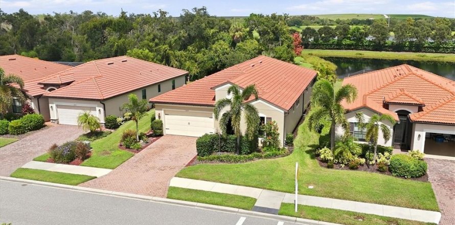 House in Bradenton, Florida 3 bedrooms, 222.87 sq.m. № 2391341