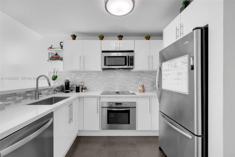 Condominio en venta en Miami, Florida, 1 dormitorio, 76.55 m2 № 2006133 - foto 10