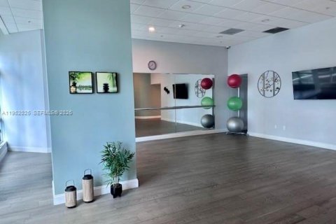 Condo in Miami, Florida, 1 bedroom  № 2006133 - photo 30