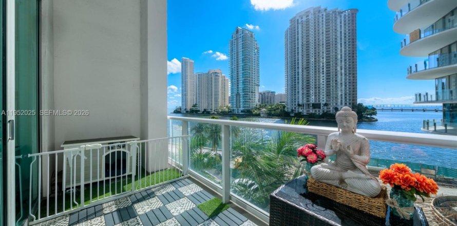 Condominio en Miami, Florida, 1 dormitorio  № 2006133