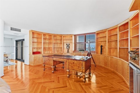 Condo in Miami, Florida, 1 bedroom  № 1763941 - photo 7