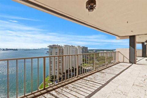 Condo in Miami, Florida, 1 bedroom  № 1763941 - photo 4