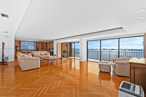 Condo in Miami, Florida, 1 bedroom  № 1763941 - photo 8