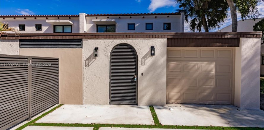 Adosado en Miami Lakes, Florida 4 dormitorios, 162.21 m2 № 2056700