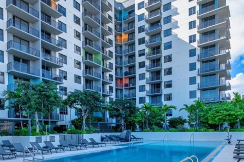 Condominio en alquiler en Fort Lauderdale, Florida, 1 dormitorio, 70.61 m2 № 2184533 - foto 2