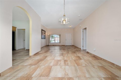 House in Kissimmee, Florida 4 bedrooms, 159.51 sq.m. № 1775641 - photo 11