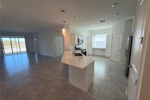 Villa ou maison à louer à Winter Haven, Floride: 4 chambres, 194.44 m2 № 2104584 - photo 2