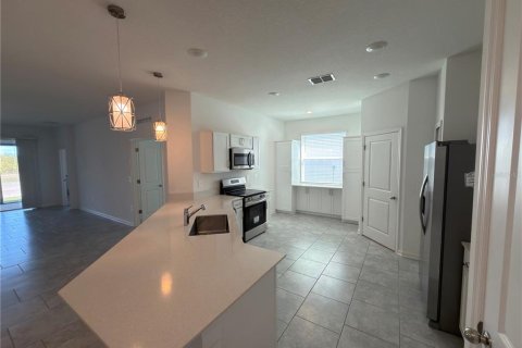 Villa ou maison à louer à Winter Haven, Floride: 4 chambres, 194.44 m2 № 2104584 - photo 4