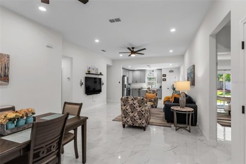 House in Orange City, Florida 3 bedrooms, 148.64 sq.m. № 1632288 - photo 5