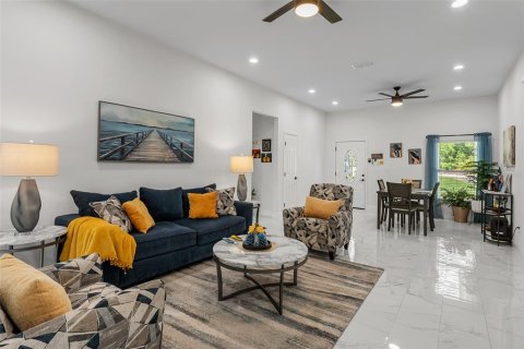 House in Orange City, Florida 3 bedrooms, 148.64 sq.m. № 1632288 - photo 8