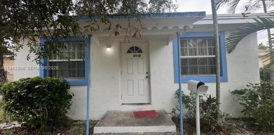 Casa en El Portal, Florida 6 dormitorios, 307.6 m2 № 2002094