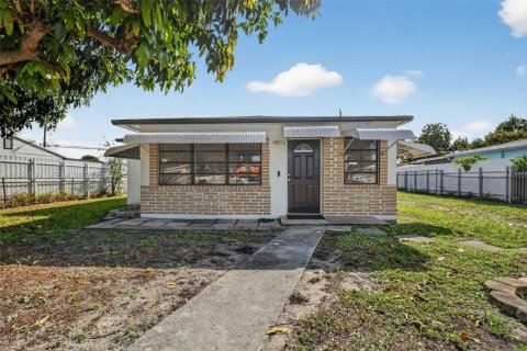 Casa en venta en Miami Gardens, Florida, 2 dormitorios, 89.37 m2 № 1992311 - foto 1