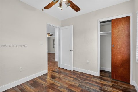 Casa en venta en Miami Gardens, Florida, 2 dormitorios, 89.37 m2 № 1992311 - foto 15