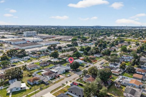 Casa en venta en Miami Gardens, Florida, 2 dormitorios, 89.37 m2 № 1992311 - foto 25