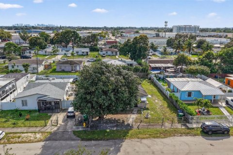 Casa en venta en Miami Gardens, Florida, 2 dormitorios, 89.37 m2 № 1992311 - foto 22