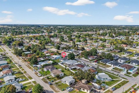 Casa en venta en Miami Gardens, Florida, 2 dormitorios, 89.37 m2 № 1992311 - foto 30