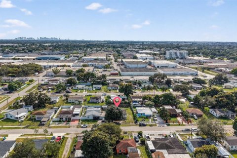 Casa en venta en Miami Gardens, Florida, 2 dormitorios, 89.37 m2 № 1992311 - foto 24