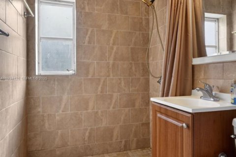 Casa en venta en Miami Gardens, Florida, 2 dormitorios, 89.37 m2 № 1992311 - foto 17