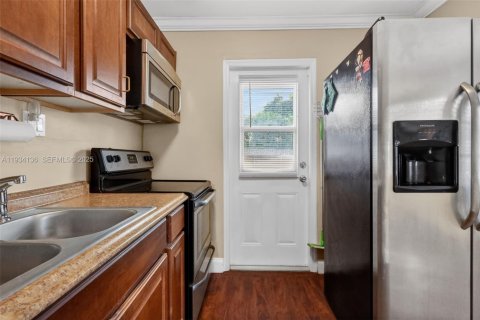 Casa en venta en Miami Gardens, Florida, 2 dormitorios, 89.37 m2 № 1992311 - foto 9