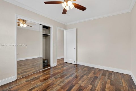 Casa en venta en Miami Gardens, Florida, 2 dormitorios, 89.37 m2 № 1992311 - foto 13